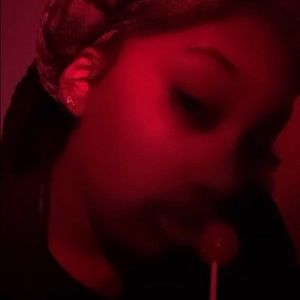 Meet your Posher, Kaila